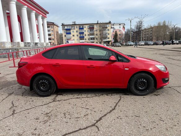 2012 Opel Astra J Рестайлинг, красный, 500000 рублей - вид 1