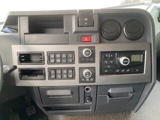 2019 Renault T-Series, белый, 6250000 рублей, вид 3