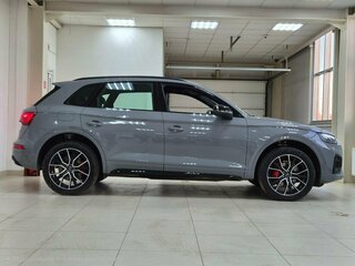 2025 Audi Q5 L 45 TFSI II (FY) Рестайлинг, серый, 6049000 рублей, вид 4