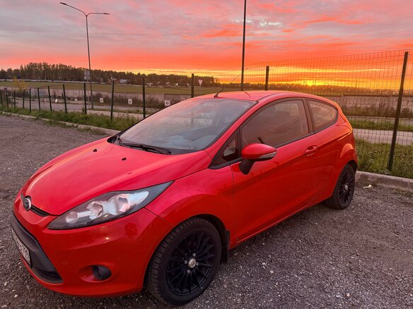 2008 Ford Fiesta Mk6, красный