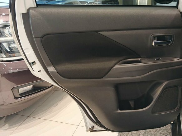 2019 Mitsubishi Outlander III Рестайлинг 3, белый, 1870000 рублей - вид 17