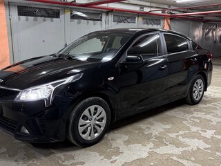 2021 Kia Rio IV Рестайлинг, чёрный, 1500000 рублей, вид 2
