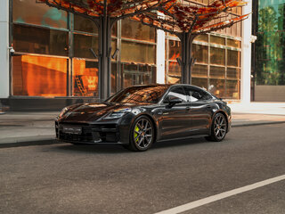 Porsche Panamera 4 E-Hybrid III