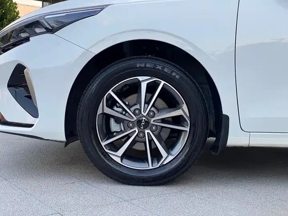 2023 Kia K3 II (China Market) Рестайлинг, белый - вид 14