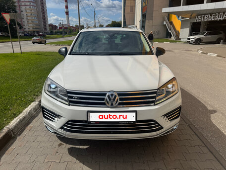 2017 Volkswagen Touareg II Рестайлинг, белый, 3150000 рублей, вид 3