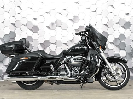 2017 Harley-Davidson Street Glide, чёрный, 1669000 рублей, вид 3