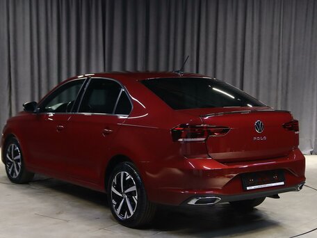2021 Volkswagen Polo VI, красный, 1499000 рублей, вид 4