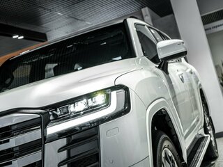 2025 Toyota Land Cruiser 300 Series, белый, 15390000 рублей, вид 3