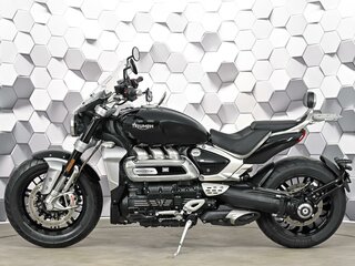2021 Triumph Rocket 3, чёрный, 1699000 рублей, вид 4
