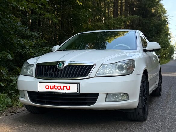 2013 Skoda Octavia II (A5) Рестайлинг, белый, 1000000 рублей - вид 1
