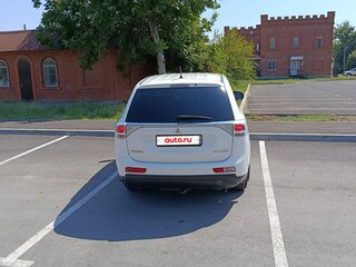 2013 Mitsubishi Outlander III, белый, 1200000 рублей, вид 2