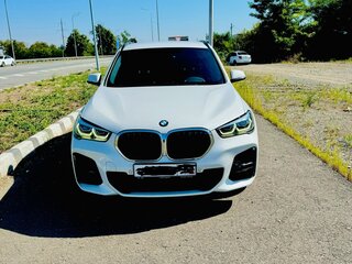 2021 BMW X1 20i xDrive II (F48) Рестайлинг, белый, 3150000 рублей, вид 3