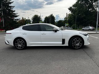 2021 Kia Stinger I Рестайлинг, белый, 3700000 рублей, вид 3