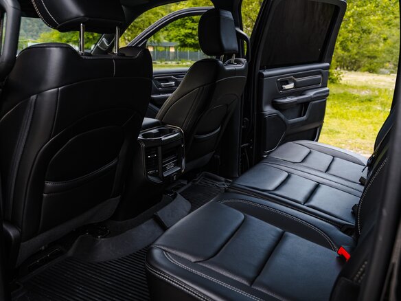 2022 Ram 1500 Crew Cab V, чёрный, 9480000 рублей - вид 12