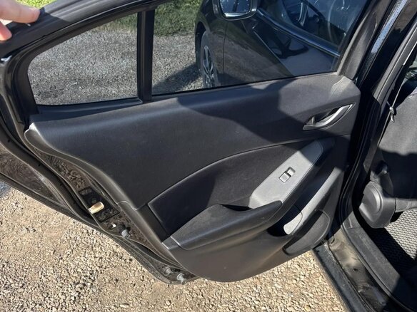 2014 Mazda 3 III (BM), чёрный, 1250000 рублей - вид 16
