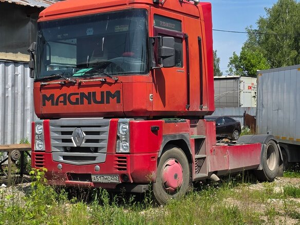 2003 Renault Magnum, красный