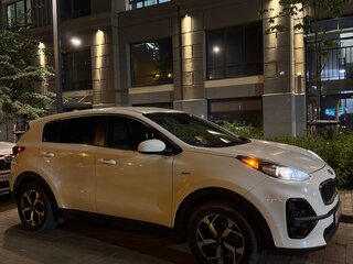 2019 Kia Sportage IV Рестайлинг, белый, 1800000 рублей, вид 4