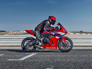 2026 Honda CBR 650R, красный, 1470000 рублей, вид 3