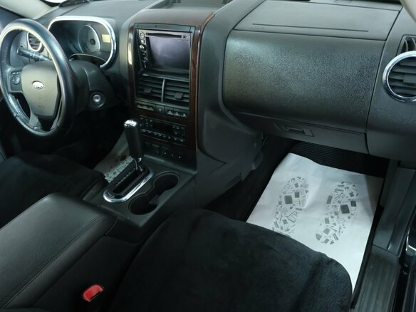 2008 Ford Explorer IV, чёрный - вид 17