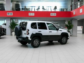2023 Lada (ВАЗ) Niva Travel I, белый, 950000 рублей, вид 2