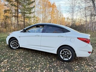 2013 Hyundai Solaris I, белый, 730000 рублей, вид 4