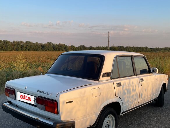 2001 Lada (ВАЗ) 2107, белый, 125000 рублей - вид 4