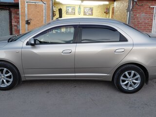 2013 Chevrolet Cobalt II, бежевый, 750000 рублей, вид 4