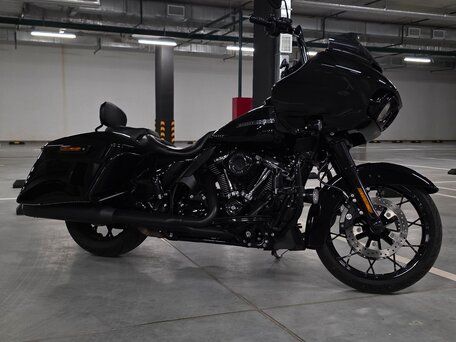 2019 Harley-Davidson Road Glide, чёрный, 2500000 рублей, вид 2
