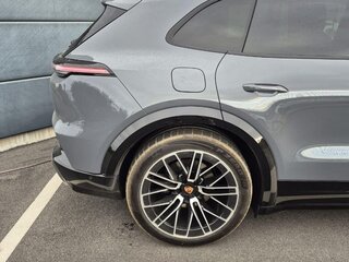 2026 Porsche Cayenne Electric IV, серый, 24000000 рублей, вид 4