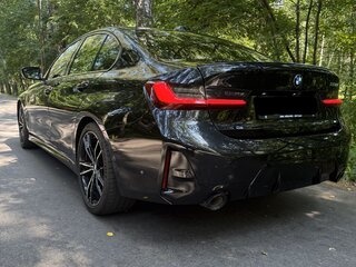 2023 BMW 3 серии 330i VII (G2x) Рестайлинг, чёрный, 3700000 рублей, вид 4