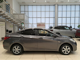 2013 Hyundai Solaris I, серый, 640000 рублей, вид 4