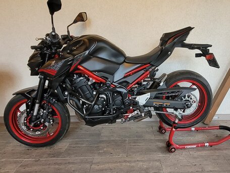 2021 Kawasaki Z 900, красный, 1200000 рублей, вид 1