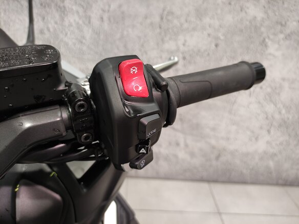 2025 Yamaha TMAX, серебристый, 1700000 рублей - вид 2