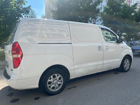 2012 Hyundai Grand Starex, белый, 900000 рублей, вид 3