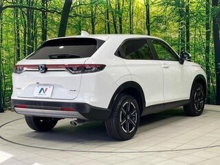 2022 Honda Vezel II, белый, 1650000 рублей, вид 2