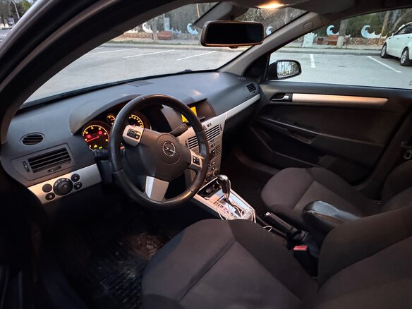 2008 Opel Astra H Рестайлинг, серый, 650000 рублей - вид 5