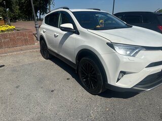2017 Toyota RAV4 IV (XA40) Рестайлинг, белый, 2300000 рублей, вид 1