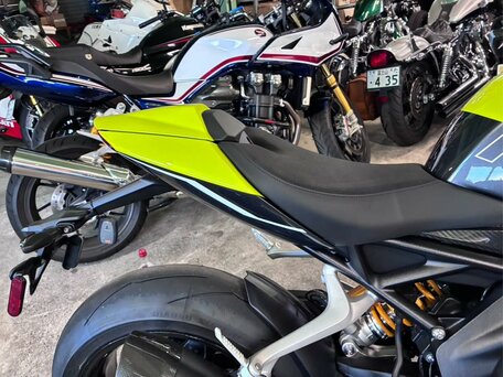 2026 Triumph Speed Triple, жёлтый, 1899000 рублей, вид 4