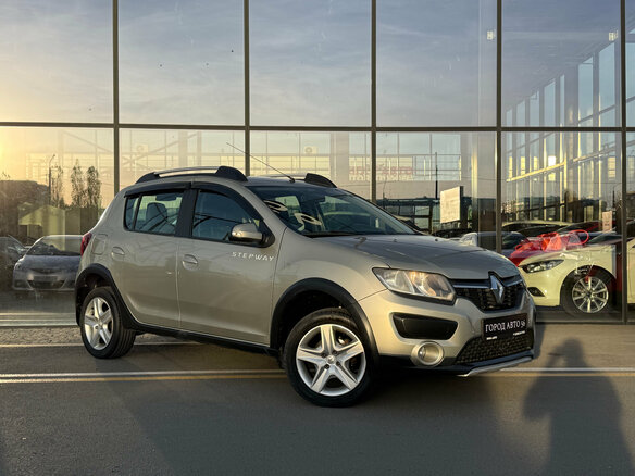 2017 Renault Sandero Stepway II, бежевый, 730000 рублей - вид 2