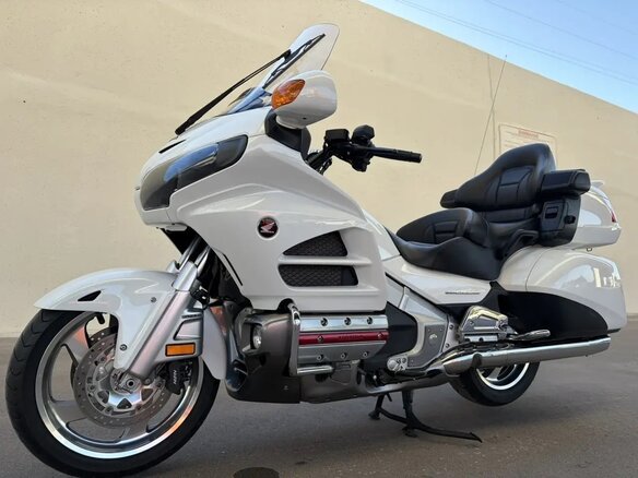 2013 Honda GL 1800 Gold Wing, белый - вид 2