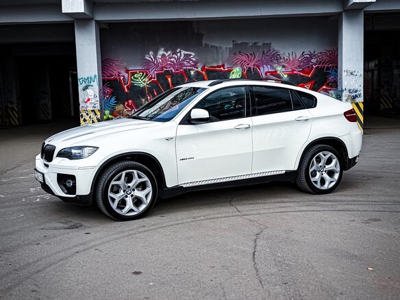 2010 BMW X6 40d I (E71), белый, 1750000 рублей - вид 2