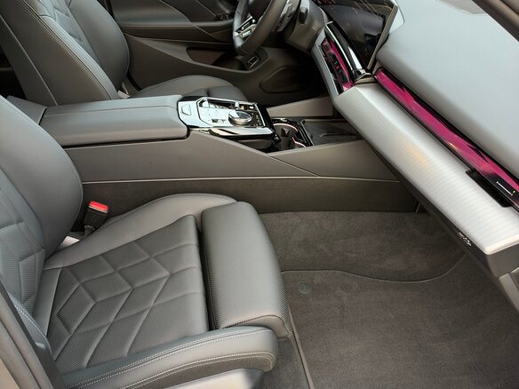 2026 BMW 5 серии 520d xDrive VIII (G60/G61/G68), серый, 9400000 рублей - вид 32