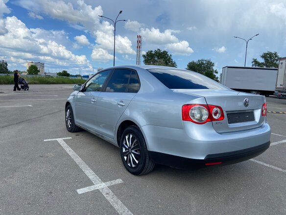2010 Volkswagen Jetta V, серебристый, 630000 рублей - вид 6