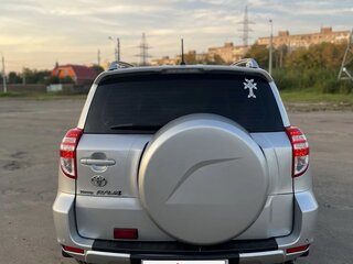 2011 Toyota RAV4 Long III (XA30) Рестайлинг, серебристый, 1390000 рублей, вид 2