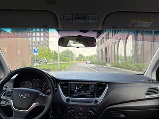 2018 Hyundai Solaris II, серый, 925000 рублей, вид 5
