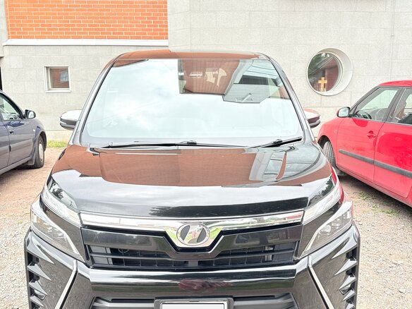 2018 Toyota Voxy III (R80) Рестайлинг, чёрный, 2700000 рублей