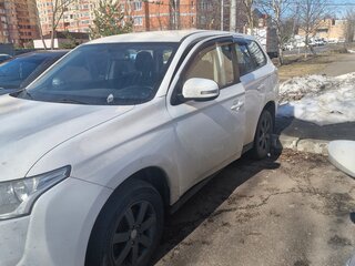 2013 Mitsubishi Outlander III, белый, 1400000 рублей, вид 3