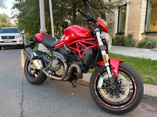 2017 Ducati Monster 821, красный, 760000 рублей, вид 1
