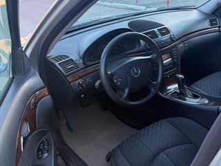 2003 Mercedes-Benz E-Класс 220 III (W211, S211), серебристый, 390000 рублей, вид 5