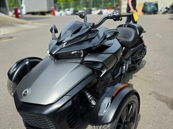 2023 BRP Can-Am Spyder, чёрный, 1850000 рублей - вид 5